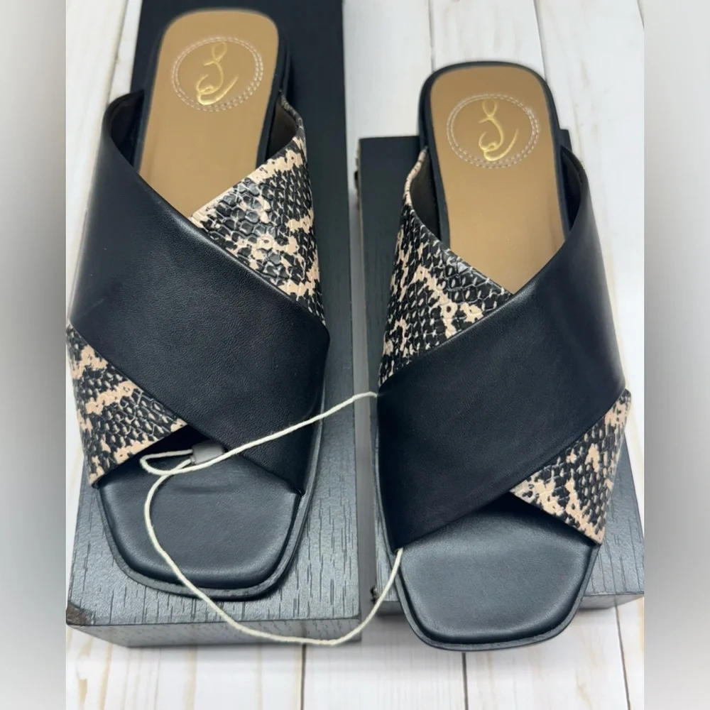 *NIB* Sam Edelman Idina Flat in Black Leather/Snake Print Sandals Size 7